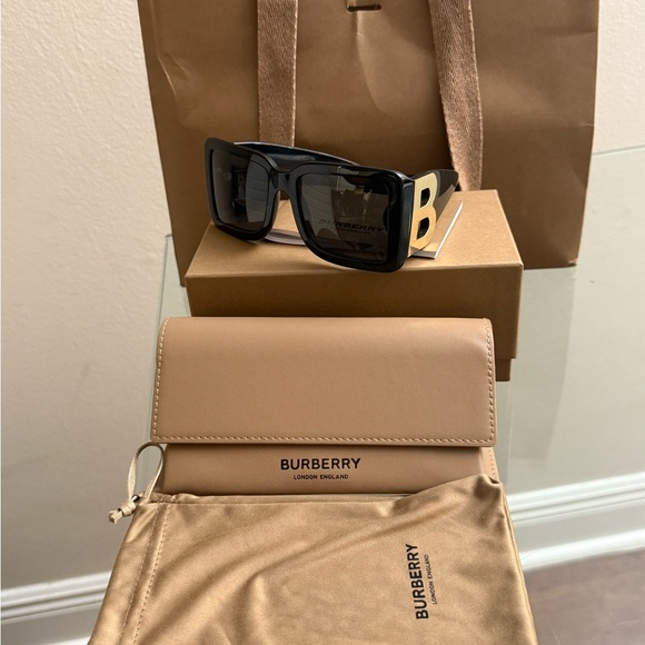 Burberry Sungalsses - Picture 6 of 8